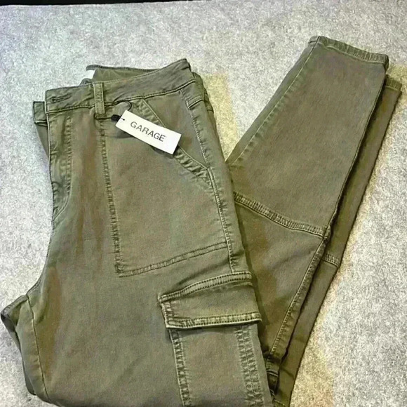 NWT's Garage Denim, Frankie Cargo Jeans in Kalamata Green. Size 9. - Picture 1 of 10